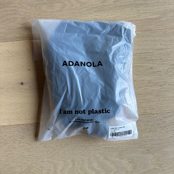 Ultimate Square Neck Bra - Black Small - Picture 5 of 5